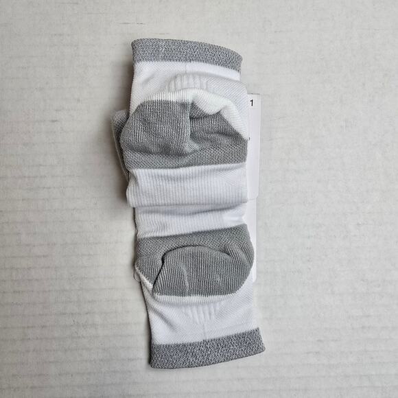 Nike Spark Running Ankle Socks Size W7.5-9/M6-7.5 White Cushioned Dri-Fit - Picture 2 of 3